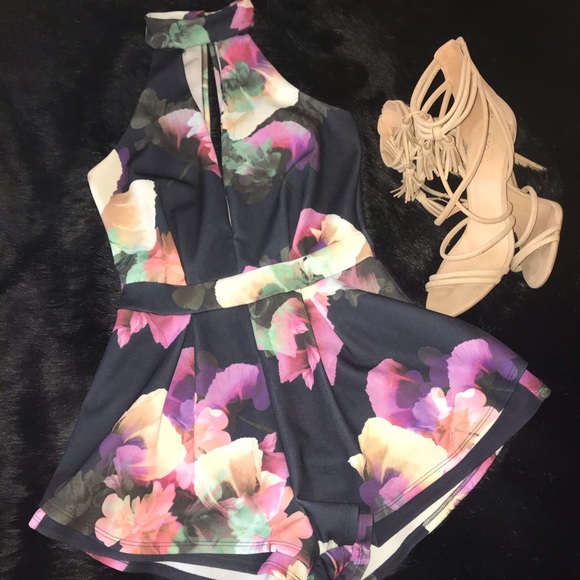 Floral navy romper - Picture 3 of 4